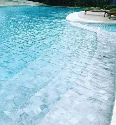 Revestimento de piscina Pedra Aquamarine da Hijau Brasil