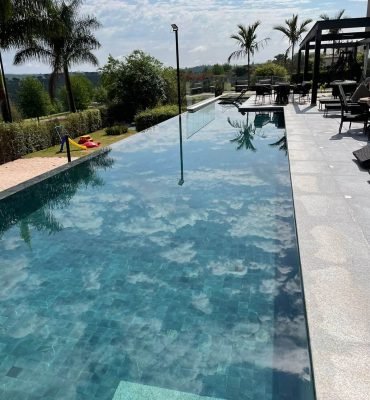 Revestimento de Piscina Feito com a Pedra Hijau Nacional, da fábrica Hijau Brasil