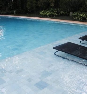 Revestimento de piscina Pedra Aquamarine da Hijau Brasil